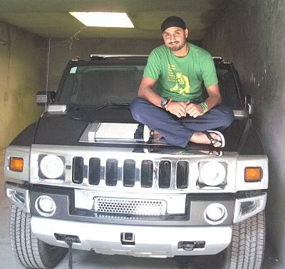Harbhajan singh with his hummer harbhajansinghhummercar2 Harbhajan singh with his hummer punjab gallery