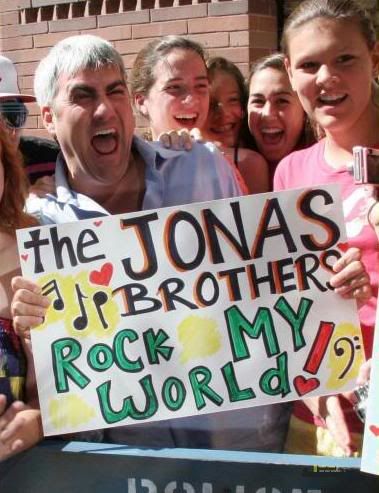 Taylor Hicks demonstra seu amor pelos Jonas Brothers
