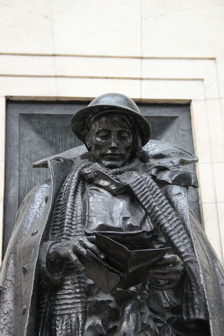 Paddington Train Station,Statues