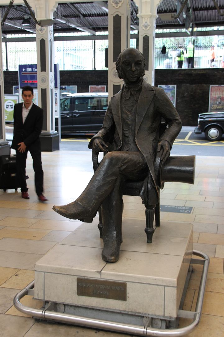 Paddington Train Station,Statues