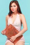 Foto Hot Artis Debby Ayu 'Seksi dengan Gaun Transparan'