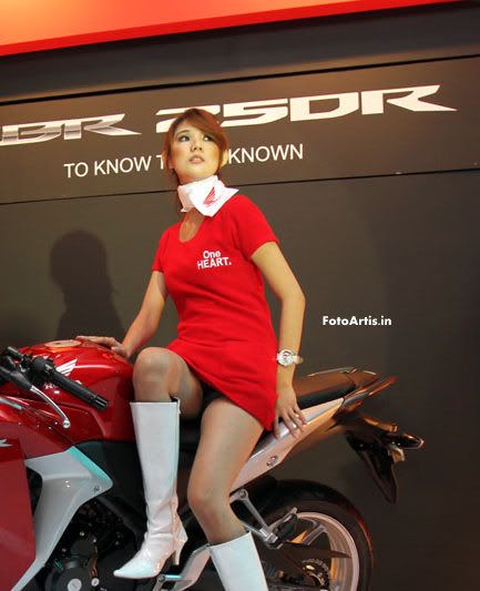 images, wallpapers, gambar, manga, picture, amazing, Model Cantik SPG Honda Honda CBR-250 R olahraga sepeda sehingga nama motor baru pabrikan logo sayap mengepakkan adalah sepeda motor premium yang akan menjadi model unggulan di Indonesia
